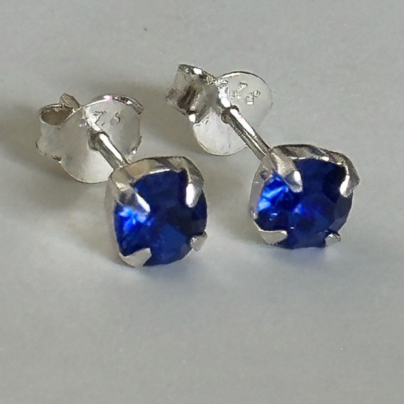925 Silver blue cz earrings 5mm cubic zirconia stone stunning - Picture 7 of 7